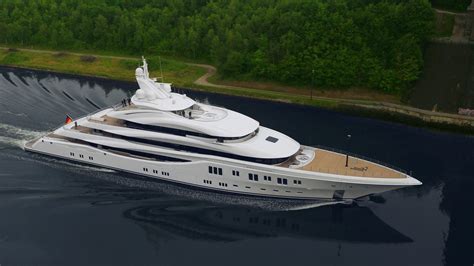 lurssen lady lara.